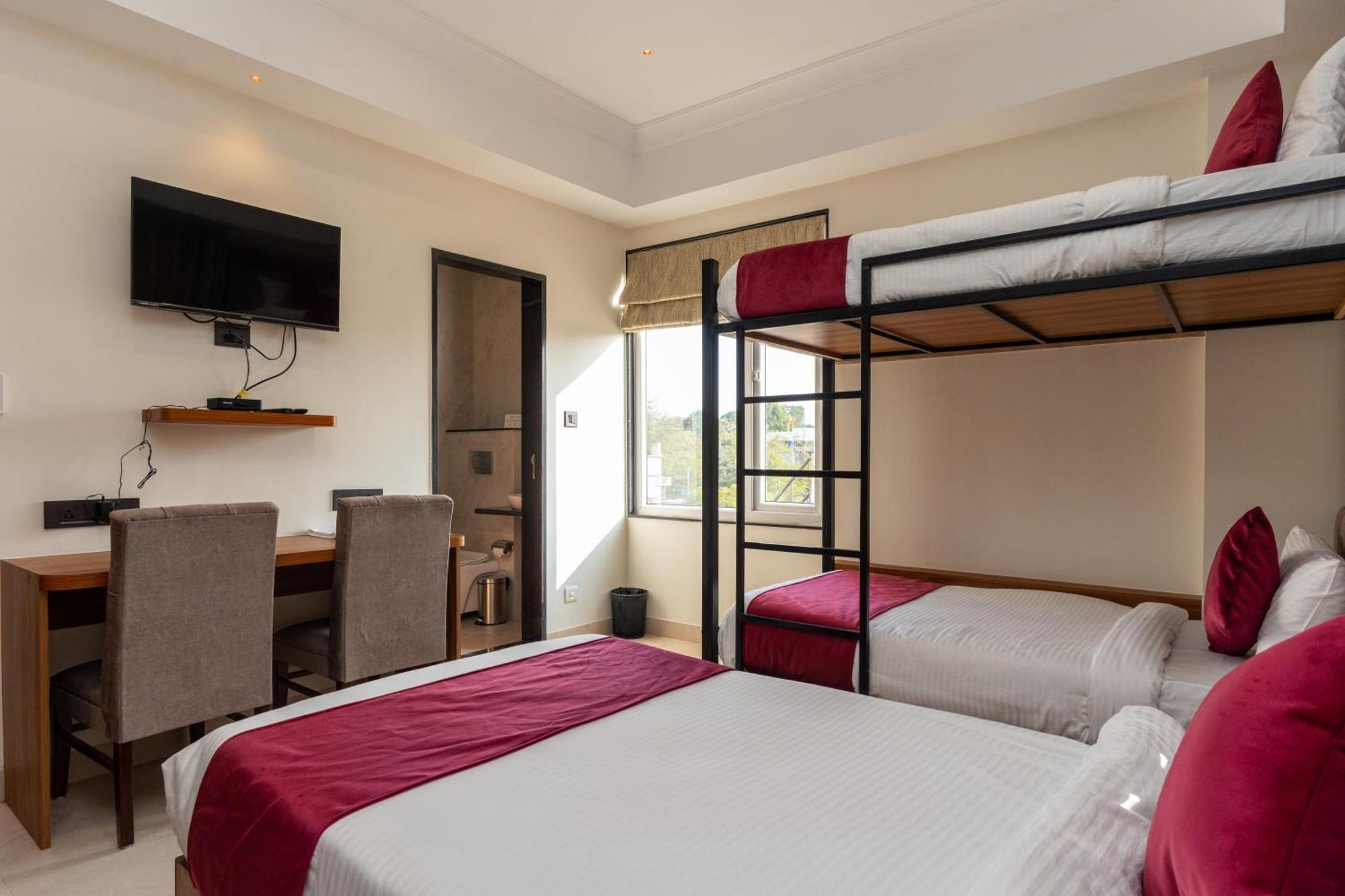 Raghunandan Palace - A Premier Boutique Stay, City Center & 500 Meters From City Railway Station Udaipur Eksteriør bilde
