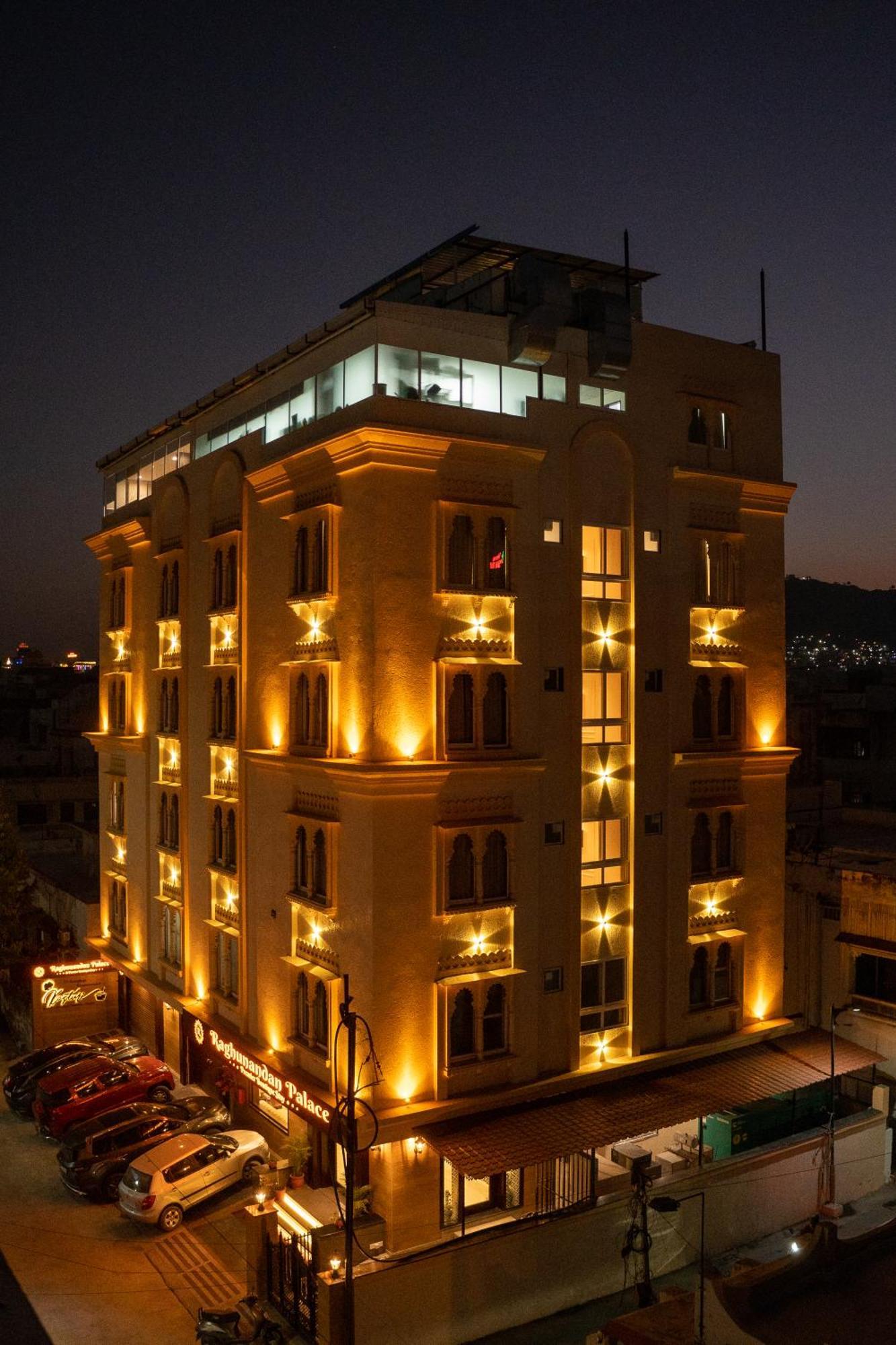 Raghunandan Palace - A Premier Boutique Stay, City Center & 500 Meters From City Railway Station Udaipur Eksteriør bilde